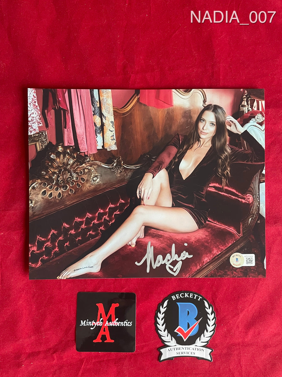 NADIA_007 - 8x10 Photo Autographed By Nadia Teichmann – Mintych