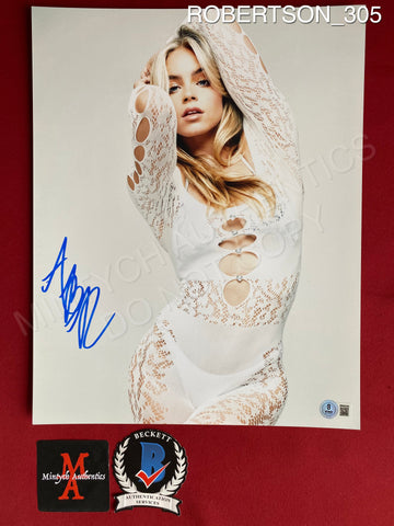 ROBERTSON_305 - 11x14 Photo Autographed By Alexa Blair Roberston