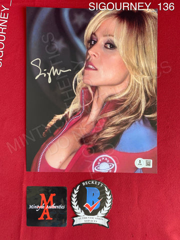 SIGOURNEY_136 - 8x10 Photo Autographed By Sigourney Weaver