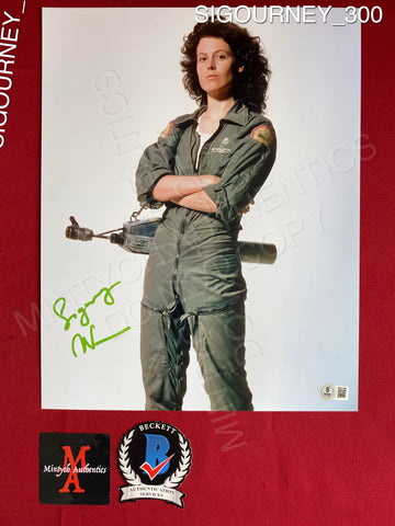 SIGOURNEY_300 - 11x14 Photo Autographed By Sigourney Weaver