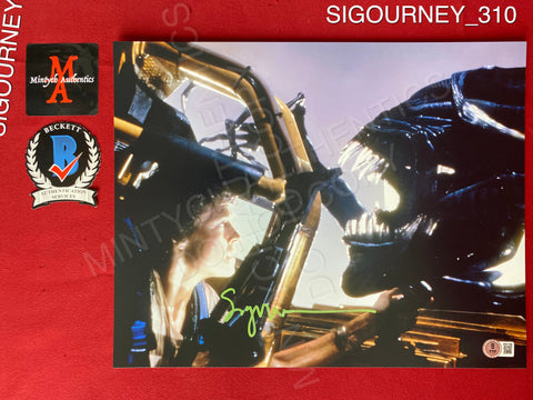 SIGOURNEY_310 - 11x14 Photo Autographed By Sigourney Weaver