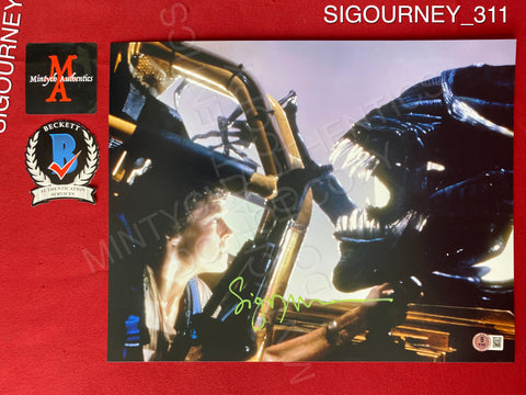 SIGOURNEY_311 - 11x14 Photo Autographed By Sigourney Weaver
