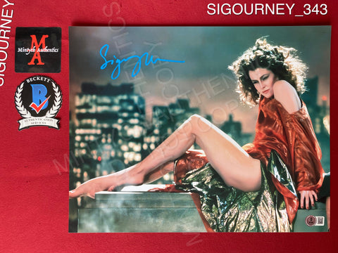 SIGOURNEY_343 - 11x14 Photo Autographed By Sigourney Weaver