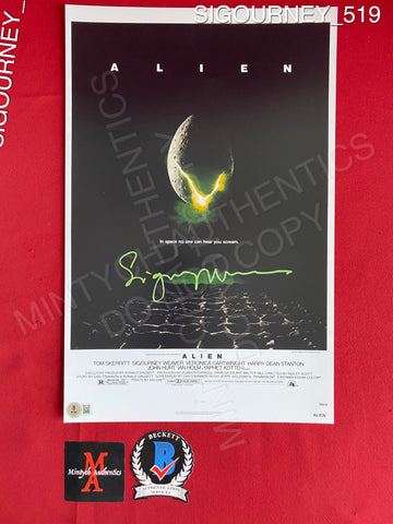 SIGOURNEY_519 - 11x17 Photo Autographed By Sigourney Weaver