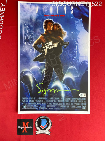 SIGOURNEY_522 - 11x17 Photo Autographed By Sigourney Weaver