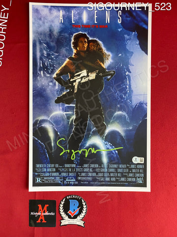 SIGOURNEY_523 - 11x17 Photo Autographed By Sigourney Weaver