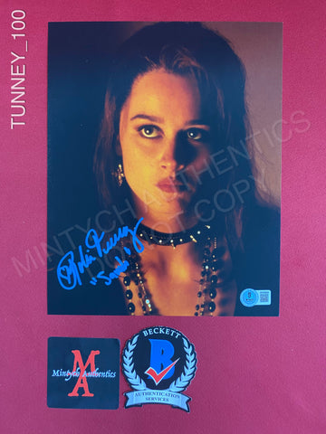 TUNNEY_100 - 8x10 Photo Autographed By Robin Tunney