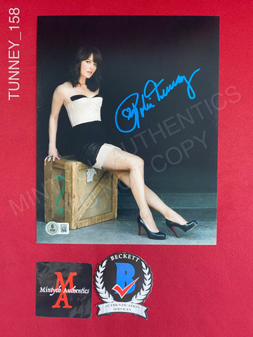 TUNNEY_158 - 8x10 Photo Autographed By Robin Tunney