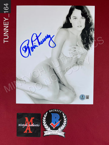 TUNNEY_164 - 8x10 Photo Autographed By Robin Tunney