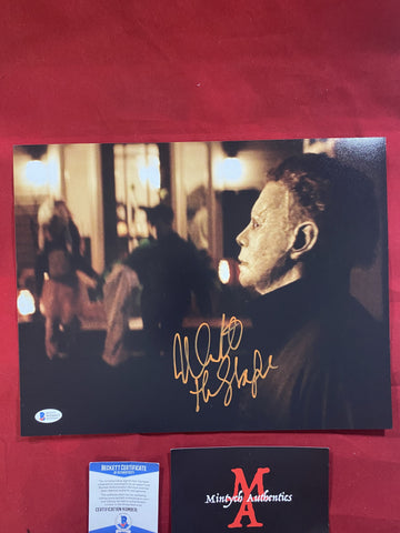 CASTLE_256 - 11x14 Photo Autographed By Nick Castle