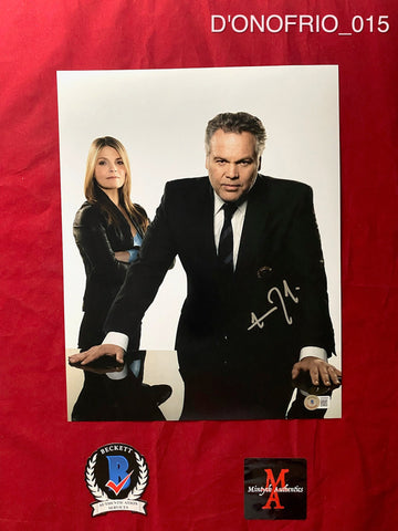 DONOFRIO_015 - 11x14 Photo Autographed By Vincent D'Onofrio