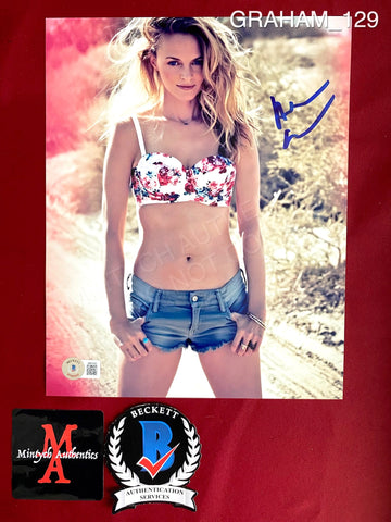 GRAHAM_129 - 8x10 Photo Autographed By Heather Graham