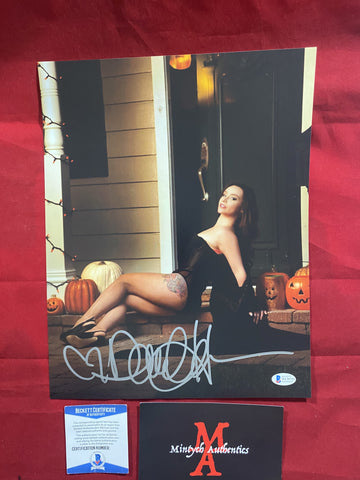 HARRIS_076 - 11x14 Photo Autographed By Danielle Harris