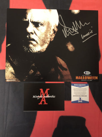 MALCOLM_071 - 11x14 Photo Autographed By Malcolm McDowell
