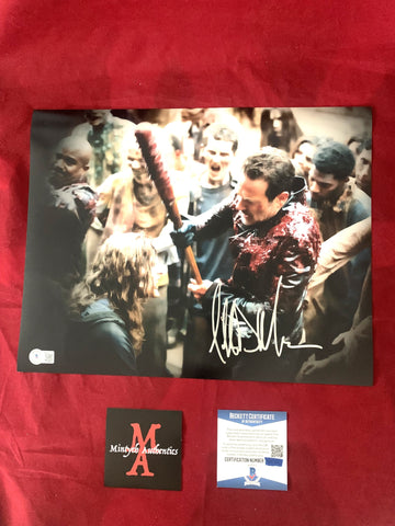 MORGAN_065 - 11x14 Photo Autographed By Jeffrey Dean Morgan