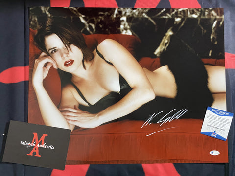 NEVE_418 - 16x20 Photo Autographed By Neve Campbell