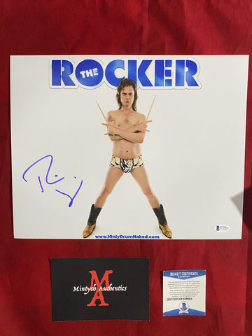 RAINN_046 - 11x14 Photo Autographed By Rainn Wilson