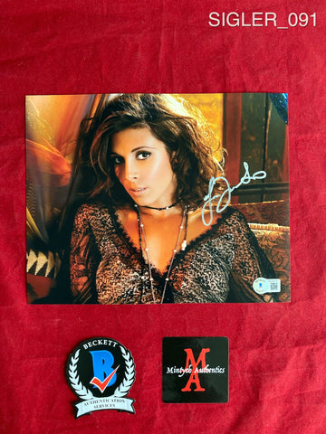 SIGLER_091 - 8x10 Photo Autographed By Jamie-Lynn Sigler