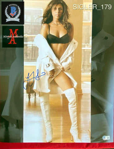 SIGLER_179 - 16x20 Photo Autographed By Jamie-Lynn Sigler