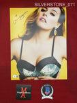 SILVERSTONE_071 - 11x14 Photo Autographed By Alicia Silverstone